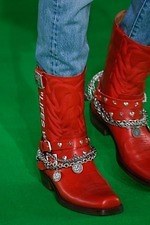 オフ-ホワイト 2019-20年秋冬コレクション - 公共放送が映し出すスペクタクルな世界｜写真27