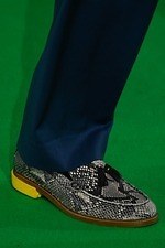 オフ-ホワイト 2019-20年秋冬コレクション - 公共放送が映し出すスペクタクルな世界｜写真37