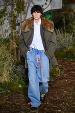 オフ-ホワイト 2019-20年秋冬コレクション - 公共放送が映し出すスペクタクルな世界｜写真42
