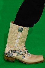 オフ-ホワイト 2019-20年秋冬コレクション - 公共放送が映し出すスペクタクルな世界｜写真58