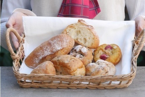 「パンとエスプレッソと」の新カフェ「しロといロいロ」が代官山に、テキスタイルショップ・コッカとコラボ