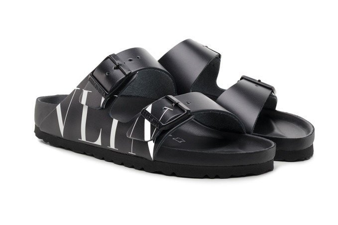 ヴァレンティノ×ビルケンシュトック、“VLTN”ロゴの定番サンダル 