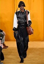 ロエベ 2019-20年秋冬コレクション、男性らしさを引き立てるクラフトマンシップ｜写真21