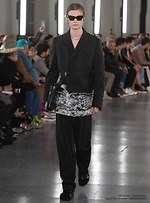 ヴァレンティノ 2019年秋冬メンズコレクション、ストリートの文脈をリュクスなテーラリングで再解釈｜写真8