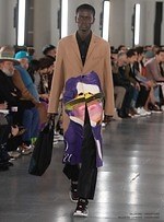 ヴァレンティノ 2019年秋冬メンズコレクション、ストリートの文脈をリュクスなテーラリングで再解釈｜写真12