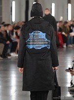 ヴァレンティノ 2019年秋冬メンズコレクション、ストリートの文脈をリュクスなテーラリングで再解釈｜写真23