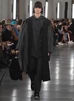 ヴァレンティノ 2019年秋冬メンズコレクション、ストリートの文脈をリュクスなテーラリングで再解釈｜写真26