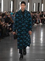 ヴァレンティノ 2019年秋冬メンズコレクション、ストリートの文脈をリュクスなテーラリングで再解釈｜写真45