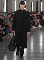 ヴァレンティノ 2019年秋冬メンズコレクション、ストリートの文脈をリュクスなテーラリングで再解釈｜写真55