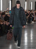 ヴァレンティノ 2019年秋冬メンズコレクション、ストリートの文脈をリュクスなテーラリングで再解釈｜写真60