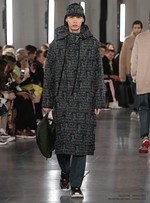 ヴァレンティノ 2019年秋冬メンズコレクション、ストリートの文脈をリュクスなテーラリングで再解釈｜写真62