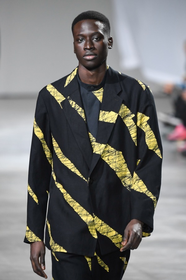 イッセイ ミヤケ メン(ISSEY MIYAKE MEN) 2019-20年秋冬メンズコレクション  - 写真2