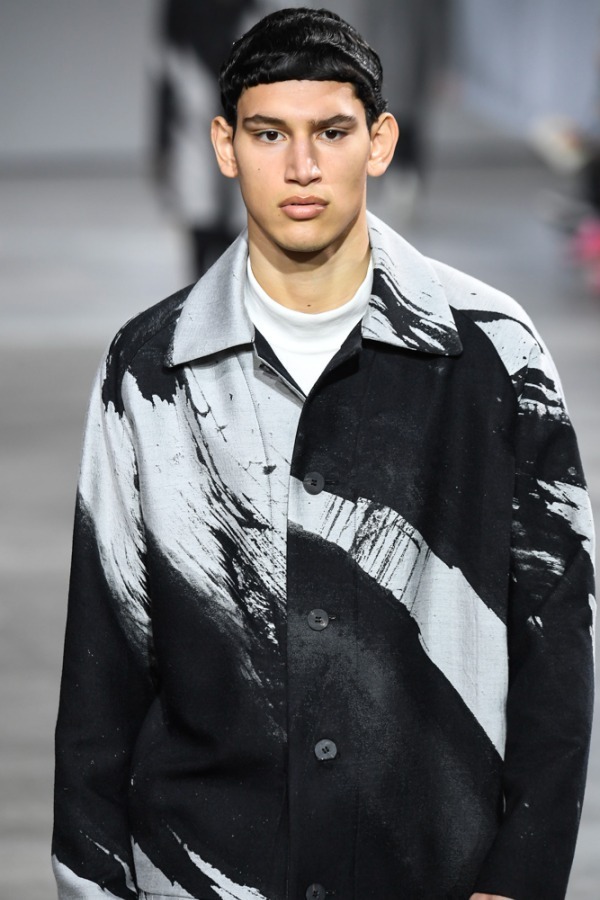 イッセイ ミヤケ メン(ISSEY MIYAKE MEN) 2019-20年秋冬メンズコレクション  - 写真32