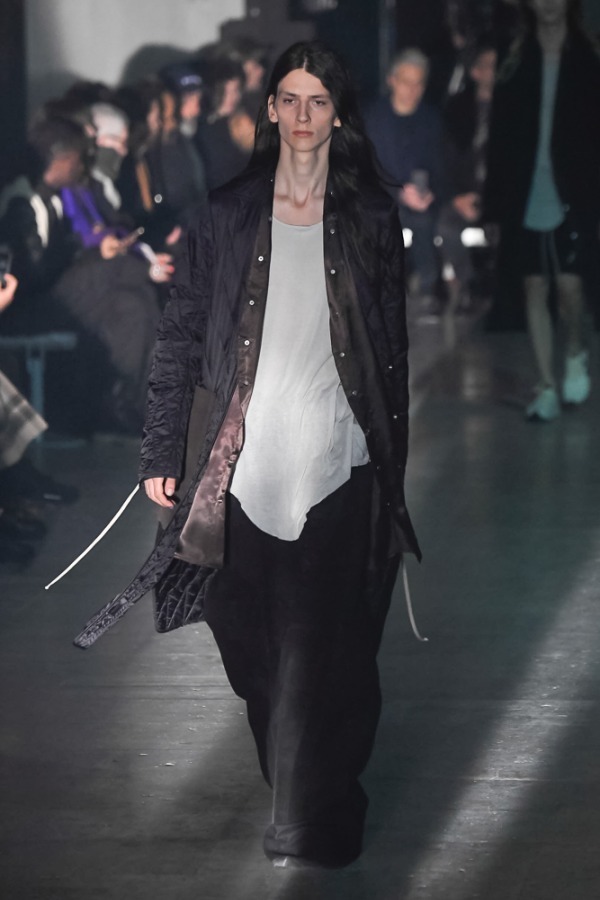 リック・オウエンス(Rick Owens) 2019-20年秋冬メンズコレクション シルエット - 写真2