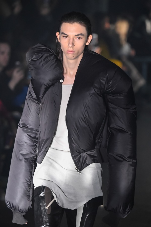 リック・オウエンス(Rick Owens) 2019-20年秋冬メンズコレクション  - 写真23