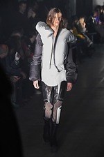 リック・オウエンス 2019-20年秋冬メンズコレクション - 造形美が生み出す神秘性｜写真20