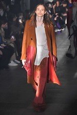 リック・オウエンス 2019-20年秋冬メンズコレクション - 造形美が生み出す神秘性｜写真33