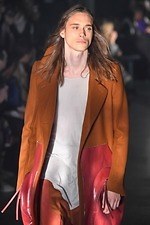 リック・オウエンス 2019-20年秋冬メンズコレクション - 造形美が生み出す神秘性｜写真34