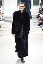 ヨウジヤマモト 2019年秋冬メンズコレクション - 繊細な描写を黒にのせて、脆く果敢ないエレガンス｜写真45