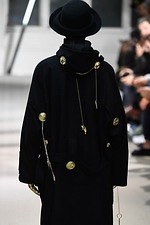 ヨウジヤマモト 2019年秋冬メンズコレクション - 繊細な描写を黒にのせて、脆く果敢ないエレガンス｜写真80