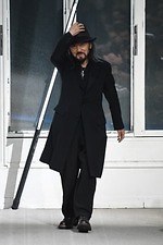 ヨウジヤマモト 2019年秋冬メンズコレクション - 繊細な描写を黒にのせて、脆く果敢ないエレガンス｜写真83