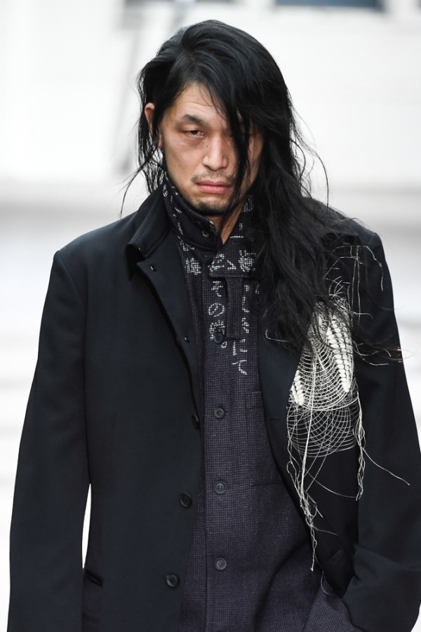 ヨウジヤマモト(Yohji Yamamoto) 2019-20年秋冬メンズコレクション