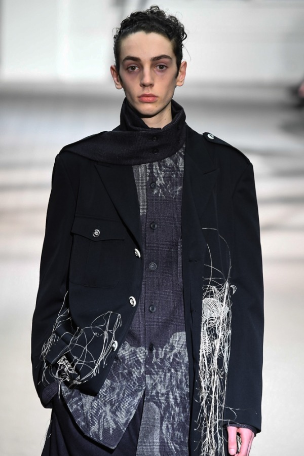 ヨウジヤマモト(Yohji Yamamoto) 2019-20年秋冬メンズコレクション  - 写真17