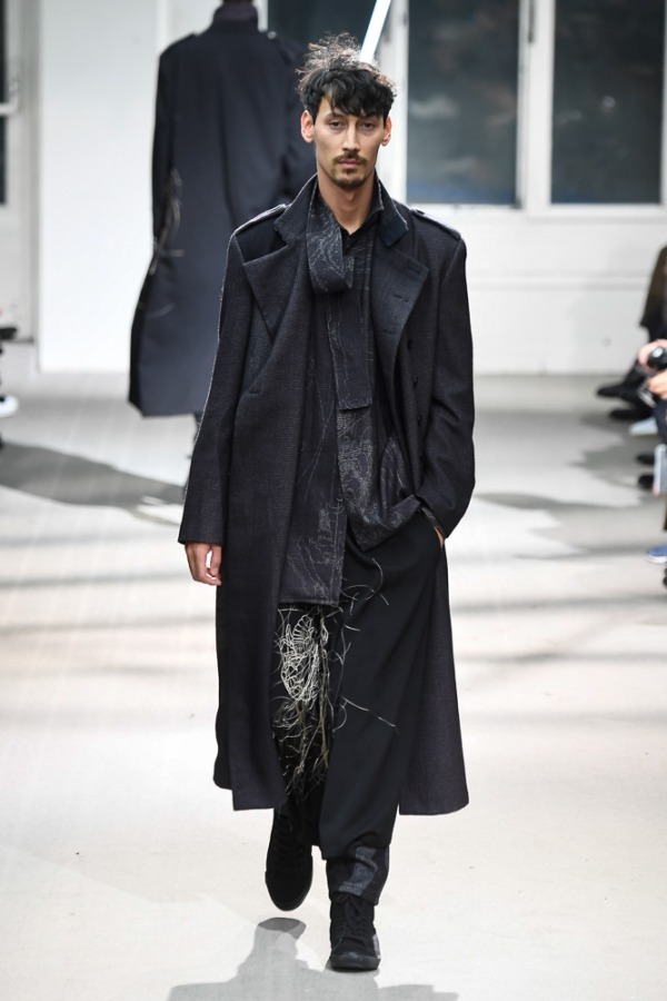 ヨウジヤマモト(Yohji Yamamoto) 2019-20年秋冬メンズコレクション  - 写真18