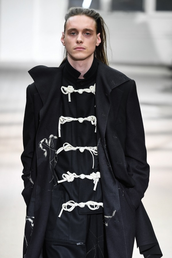 ヨウジヤマモト(Yohji Yamamoto) 2019-20年秋冬メンズコレクション  - 写真23