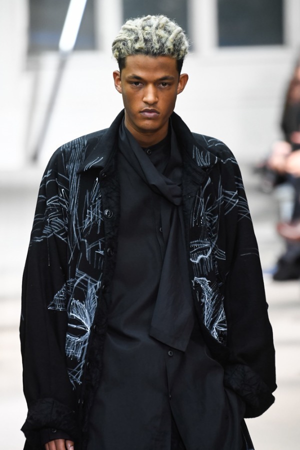 ヨウジヤマモト(Yohji Yamamoto) 2019-20年秋冬メンズコレクション  - 写真43