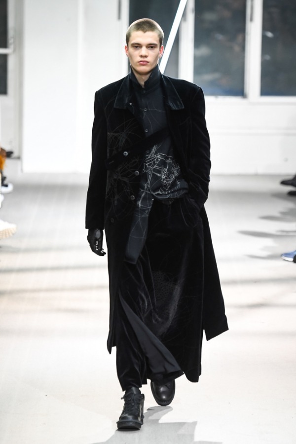 ヨウジヤマモト(Yohji Yamamoto) 2019-20年秋冬メンズコレクション  - 写真44