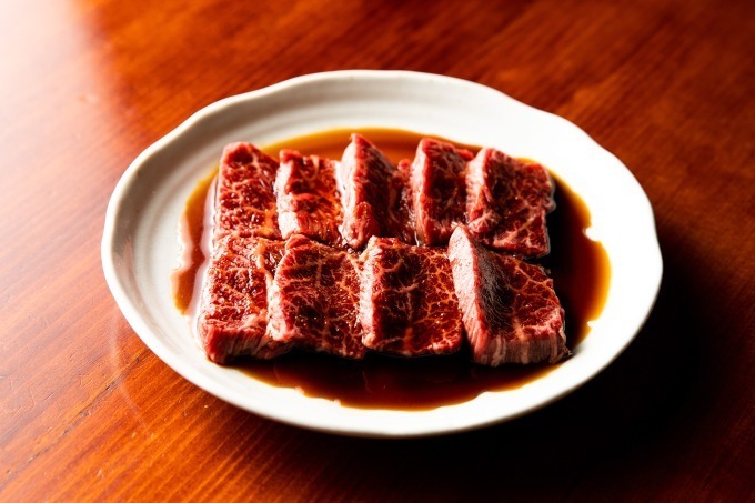 「焼肉 冷麺 ユッチャン。」東京・六本木にオープン、ハワイ人気の“もちつる”食感黒冷麺｜写真10