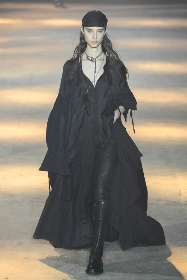 Ann Demeulemeester アン ドゥムルメステール ANN DEMEULEMEEST