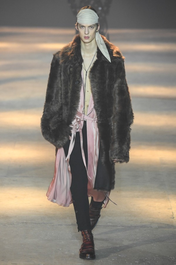 アン ドゥムルメステール(ANN DEMEULEMEESTER) 2019-20年秋冬