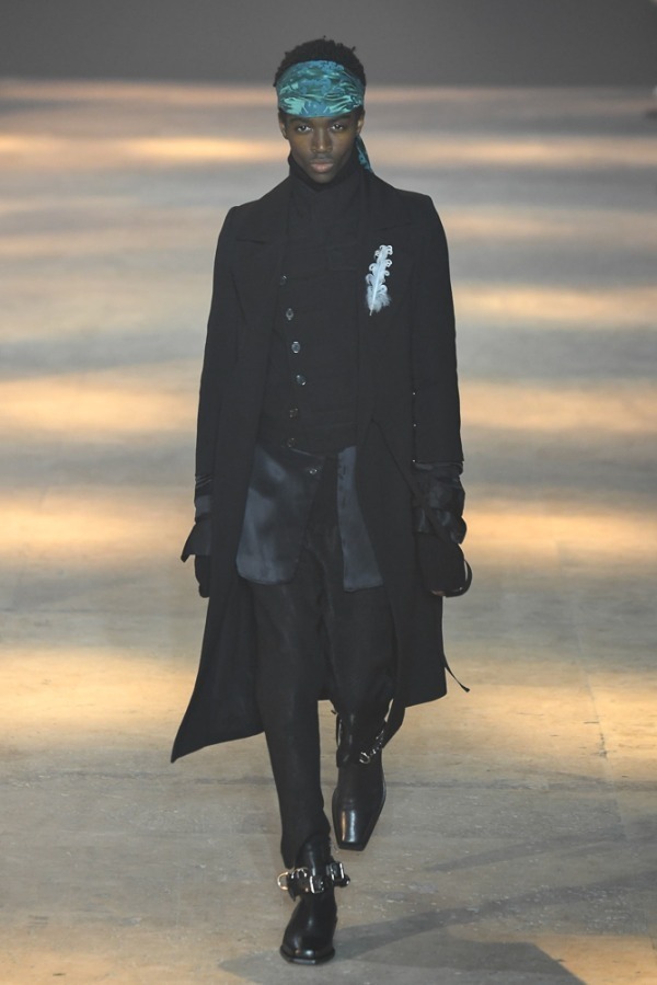 アン ドゥムルメステール(ANN DEMEULEMEESTER) 2019-20年秋冬