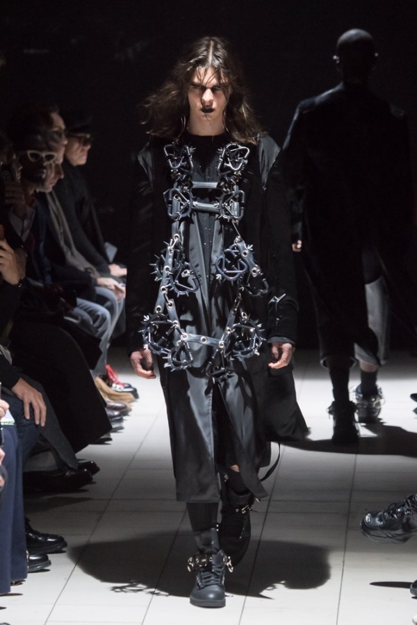 コム デ ギャルソン・オム プリュス(COMME des GARÇONS HOMME PLUS) 2019-20年秋冬メンズコレクション シルエット - 写真21