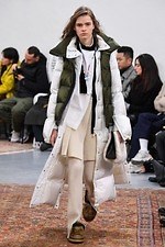 sacai 2019年プレフォールコレクション、“メルティングポット”の概念をハイブリッドで表現｜写真19