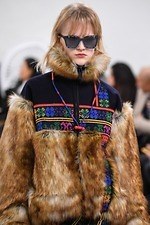 sacai 2019年プレフォールコレクション、“メルティングポット”の概念をハイブリッドで表現｜写真32