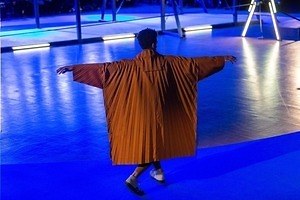 オム プリッセ イッセイ ミヤケ 2019-20年秋冬コレクション - 走って、遊んで、飛び跳ねる｜写真9