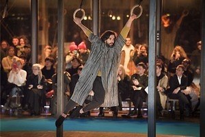 オム プリッセ イッセイ ミヤケ 2019-20年秋冬コレクション - 走って、遊んで、飛び跳ねる｜写真11