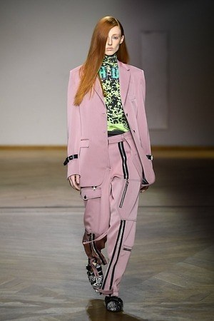 ポール・スミス 2019年秋冬ウィメンズコレクション、テーラードに隠れる女性らしさ｜写真24
