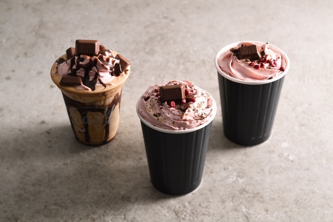 ＜ローステッド コーヒー ラボラトリー＞不二家「ルックチョコレート」とコラボした限定ドリンク＆ケーキ