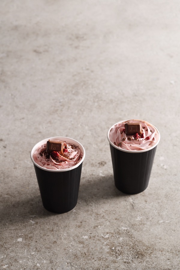 不二家「ルックチョコレート」とローステッド コーヒー ラボラトリーがコラボ、限定ドリンク＆ケーキ｜写真2