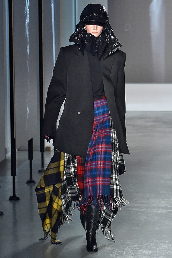 ジュン・ジー 2019-20年秋冬｜female ダウンジャケット