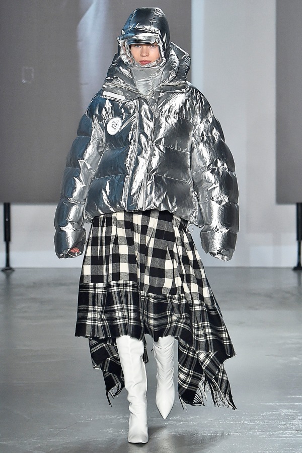 ジュン・ジー 2019-20年秋冬｜female ダウンジャケット