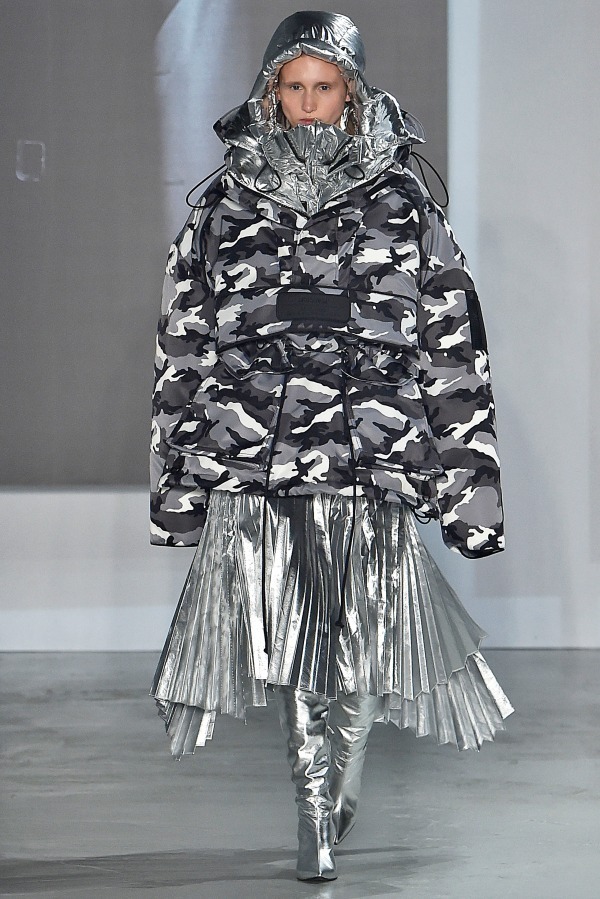 ジュン・ジー 2019-20年秋冬｜female ダウンジャケット