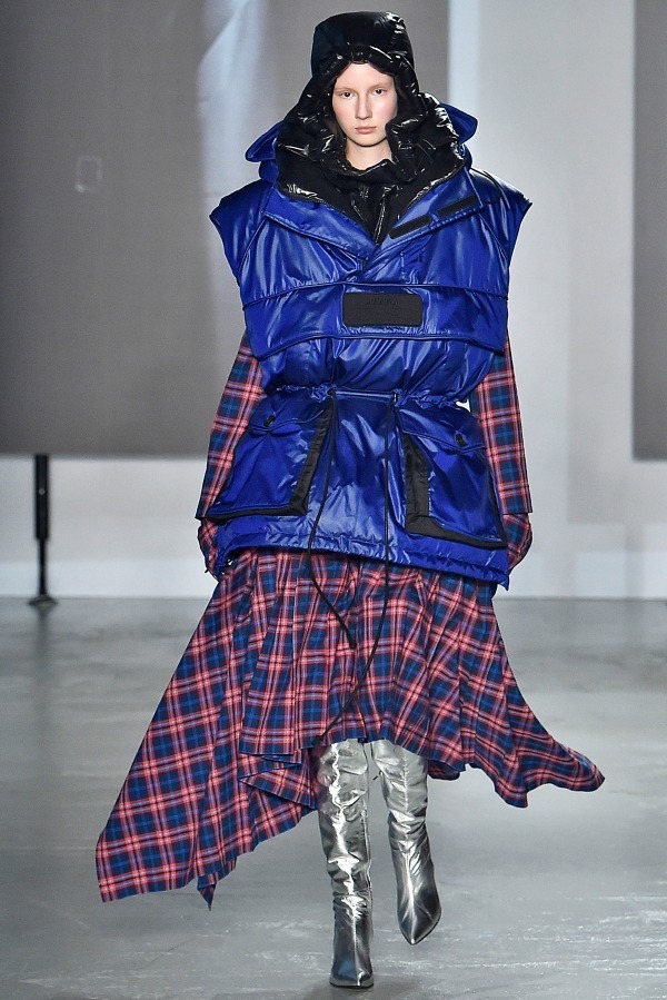 ジュン・ジー 2019-20年秋冬｜female ダウンジャケット