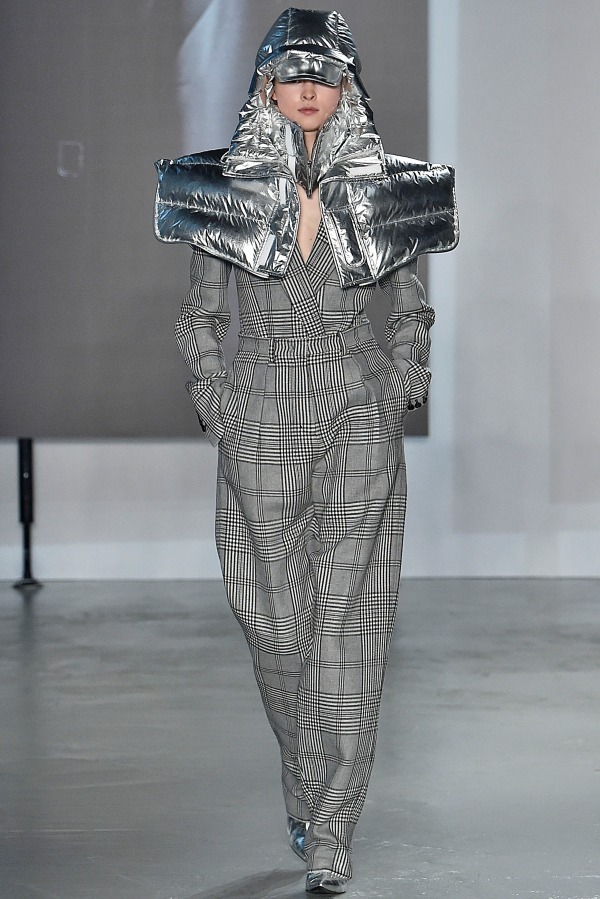 ジュン・ジー 2019-20年秋冬｜female ダウンジャケット