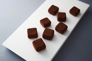 パティシエ エス コヤマ×セント レジス ホテル 大阪、カカオ種の果肉とシャンパンの限定トリュフ|写真3