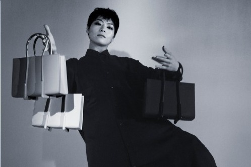 ディスコード ヨウジヤマモト2019年春夏新作バッグ、山本耀司が描いた絵画デザインなど